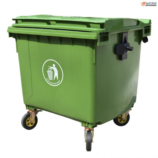 Пластиковый контейнер для мусора емкостью 1100 литров.